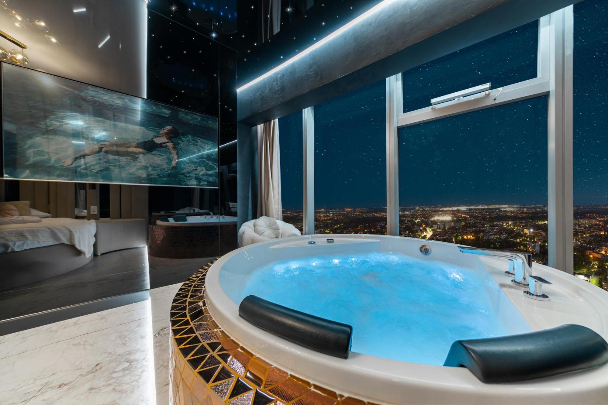 Apartment In The Sky - W Sky Tower *